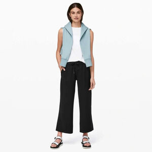 Lululemon Athletica On the Fly Wide-Leg 7/8 Travel Woven Crop Pants Black size 2